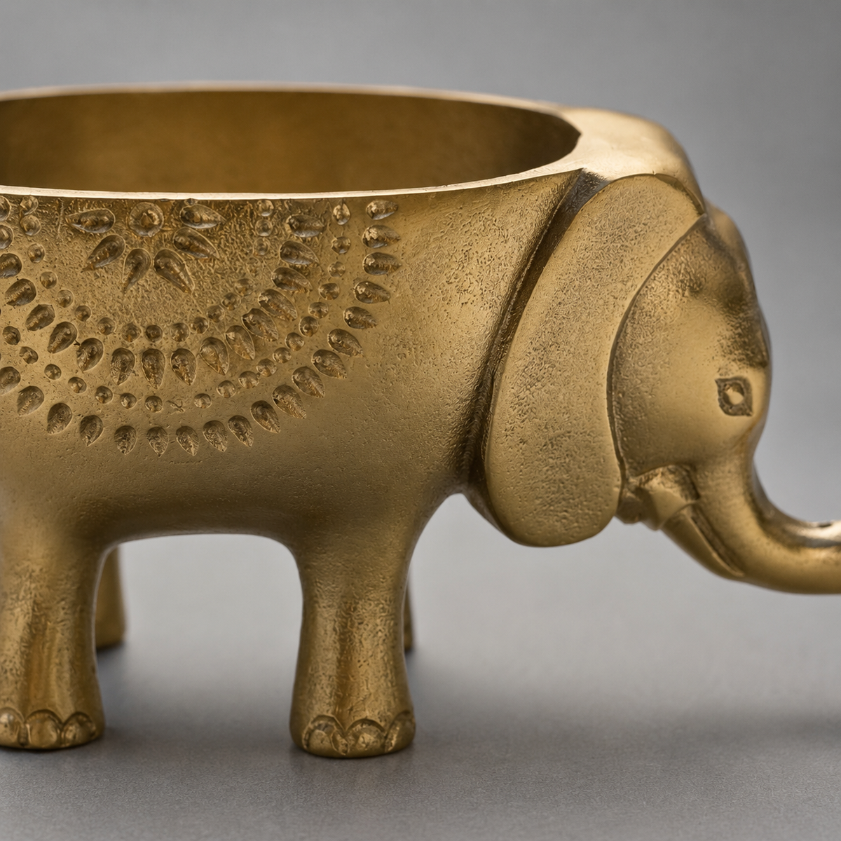 Brassvane brass elephant planter additional view 3